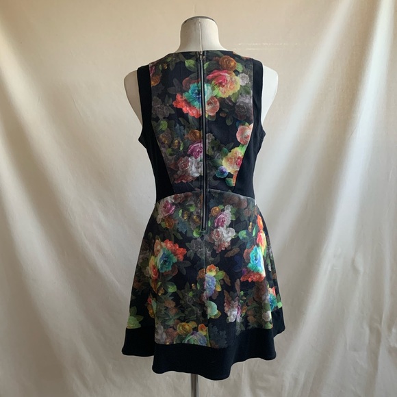 Fab’rik Floral sleeveless dress with a flared skirt - Picture 3 of 4